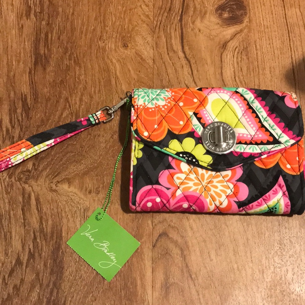 BRAND NEW Vera Bradley Wristlet